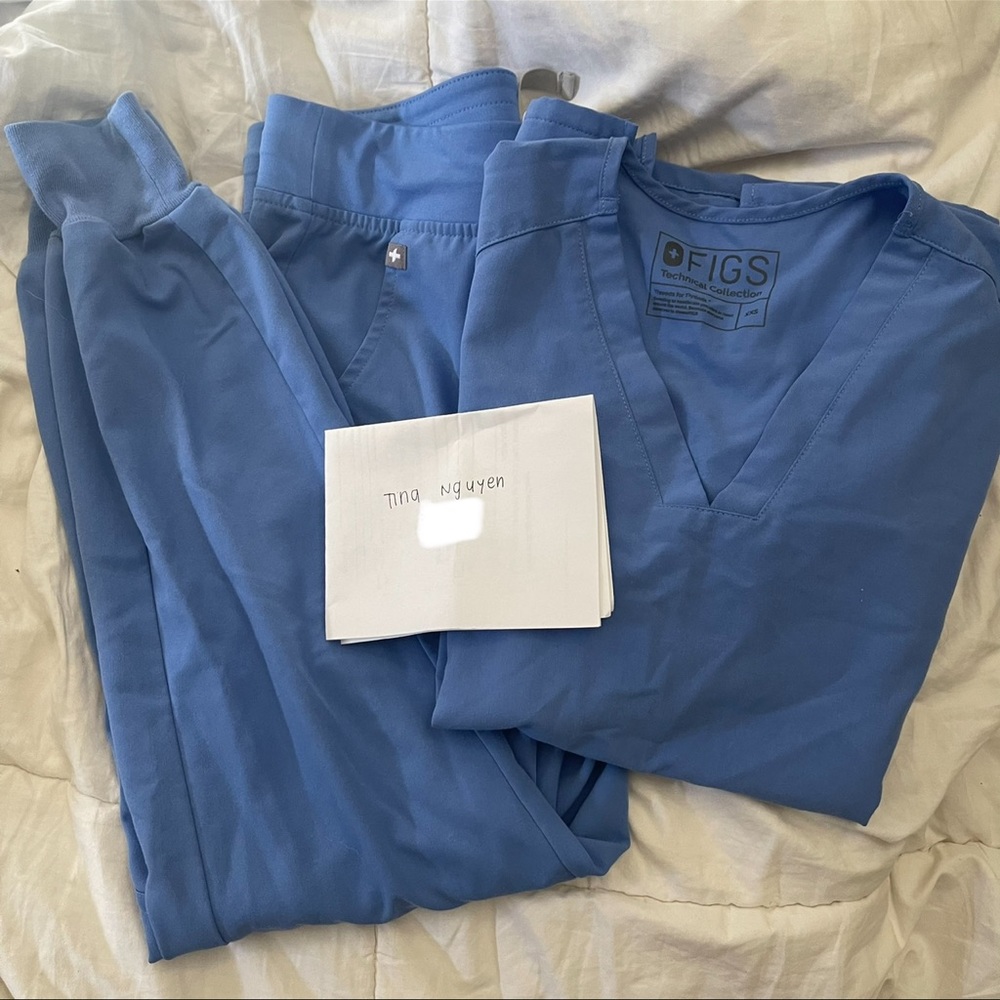 Figs ceil blue XXS/P scrub top & pants set